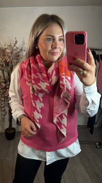 Ruby 67 Jana Knitted Fuchsia/Orange Houndstooth Scarf