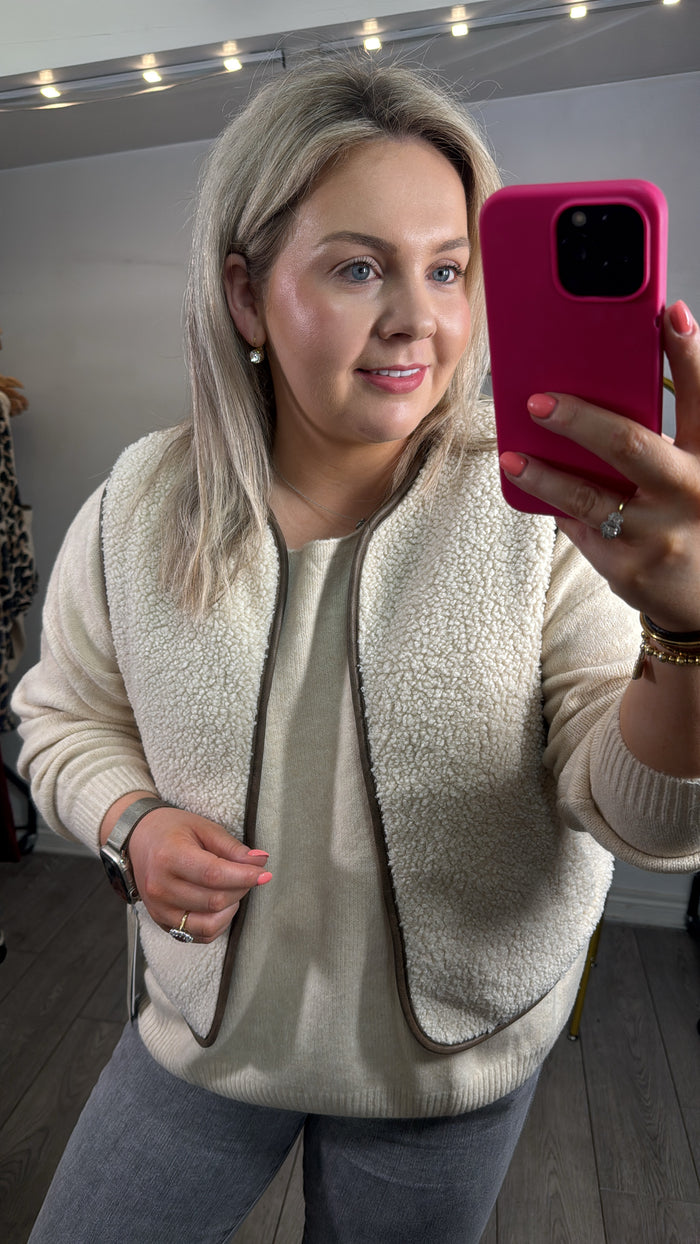 Garcia Reversible Cream/Leopard Teddy Gilet, H50094