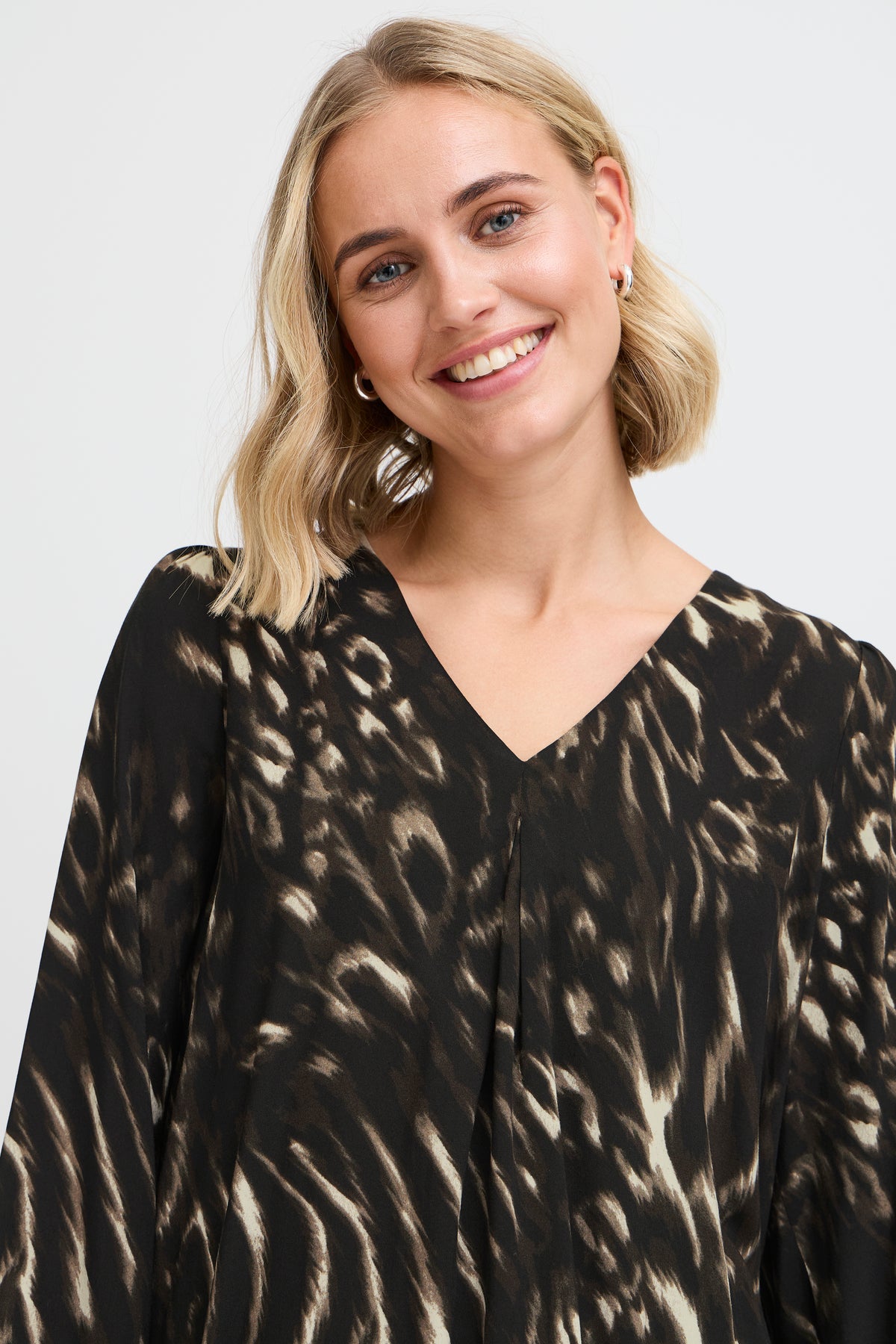 Fransa FrGlowy Black Abstract Printed V-Neck Blouse, 20614867