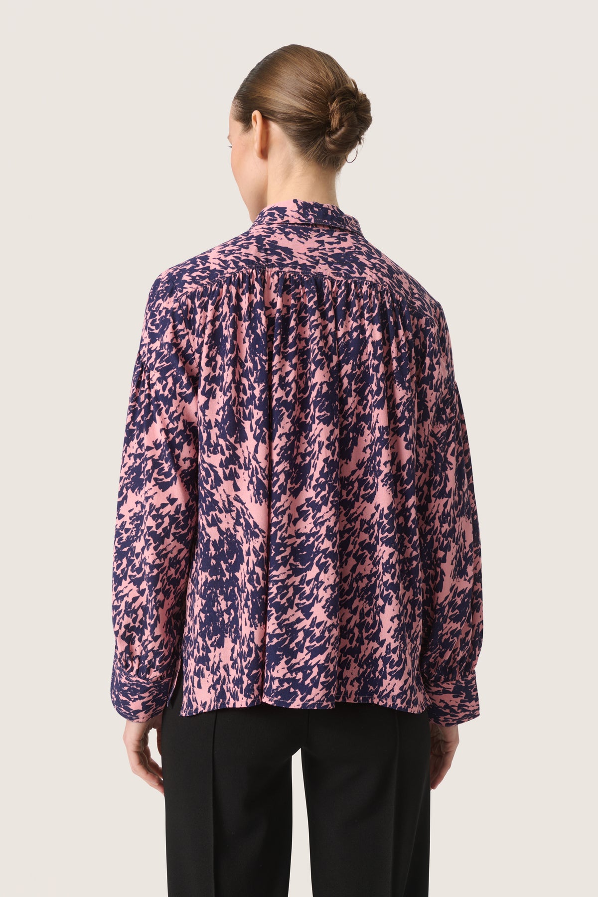 Soaked in Luxury Sylvia Blush Drop Abstract Print Oversized Shirt, 30406305