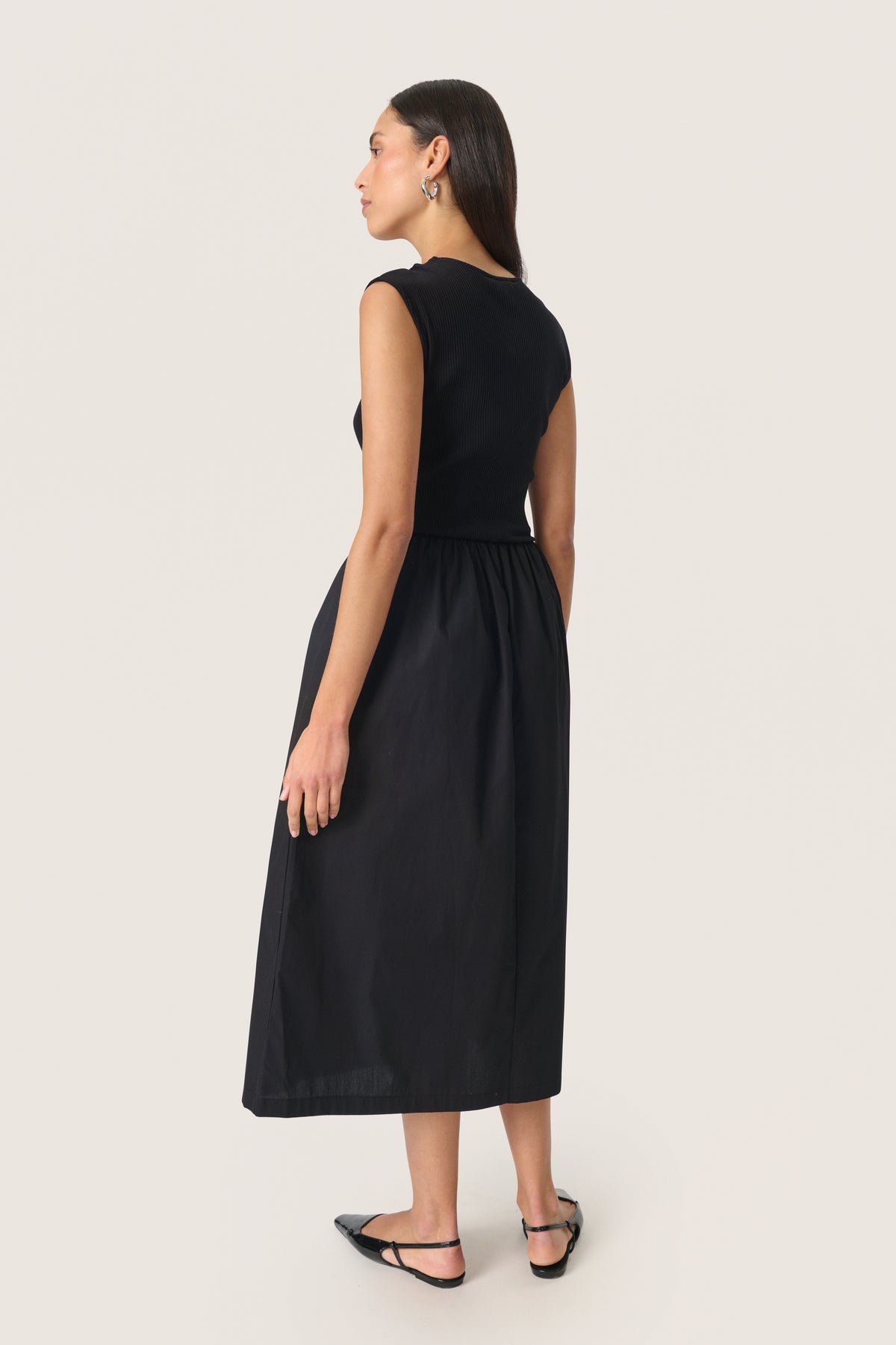Soaked in Luxury SLSimone Phoebe Black Dress with Square Neckline, 30407490