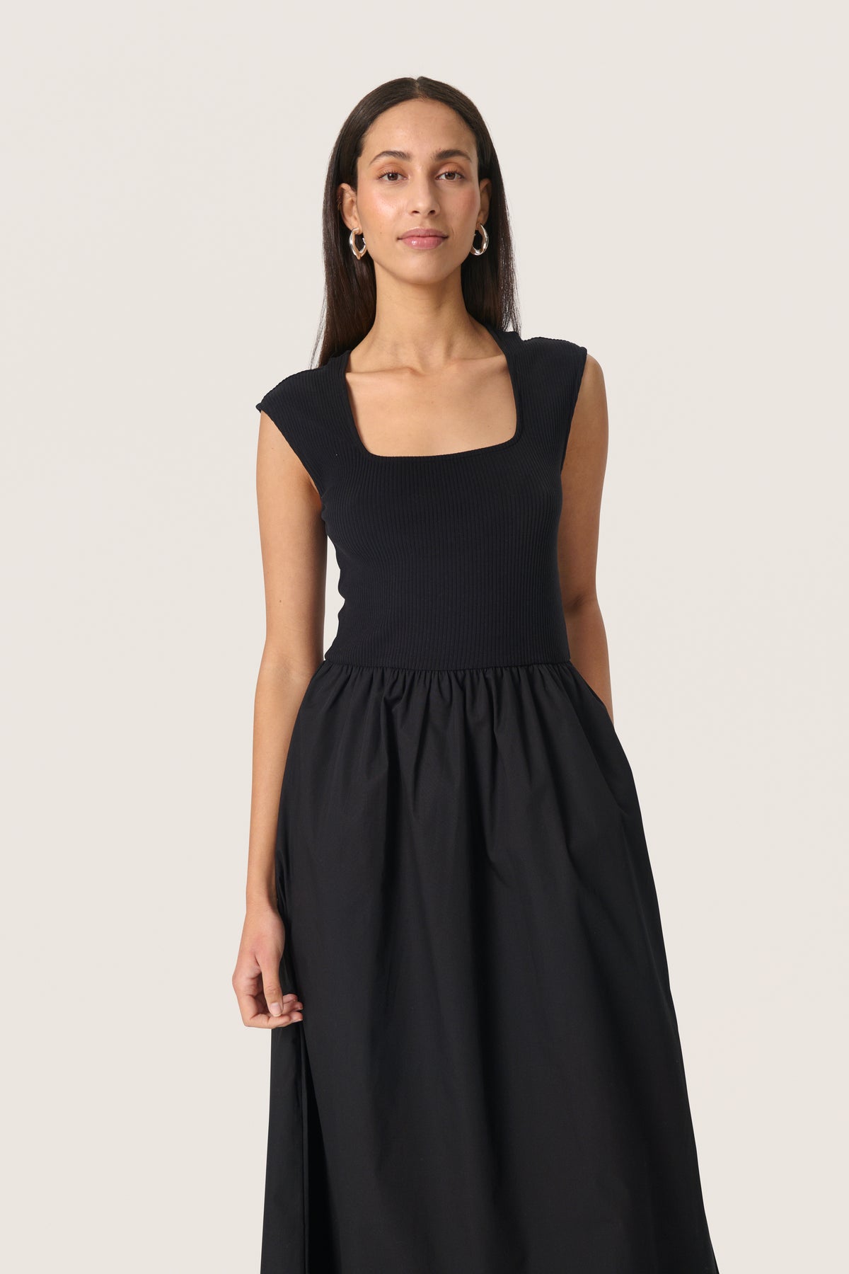 Soaked in Luxury SLSimone Phoebe Black Dress with Square Neckline, 30407490