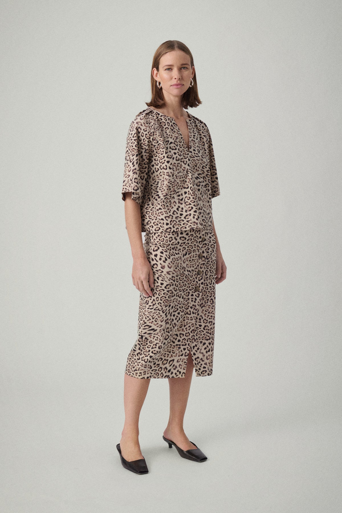 Soaked in Luxury Jalina Leopard Print V-Neck Cropped Blouse, 30408438