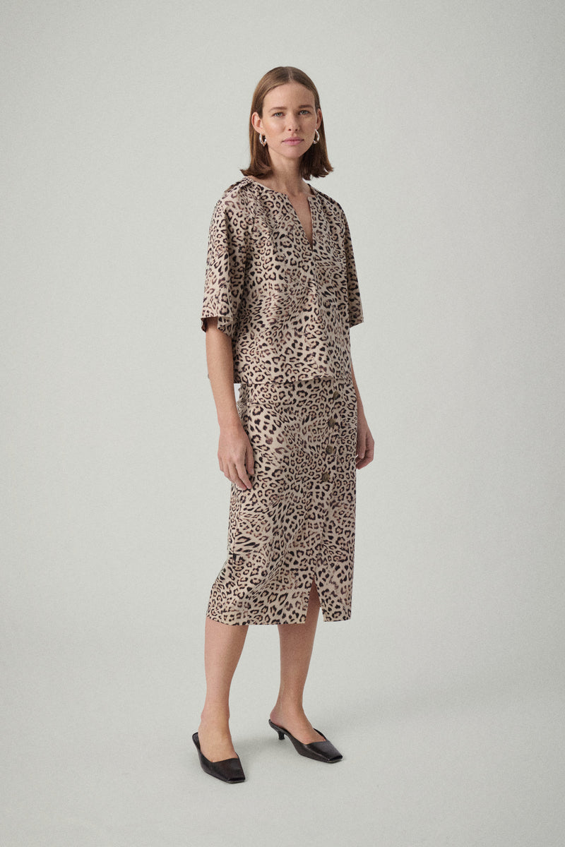 Soaked in Luxury Jalina Leopard Print V-Neck Cropped Blouse, 30408438