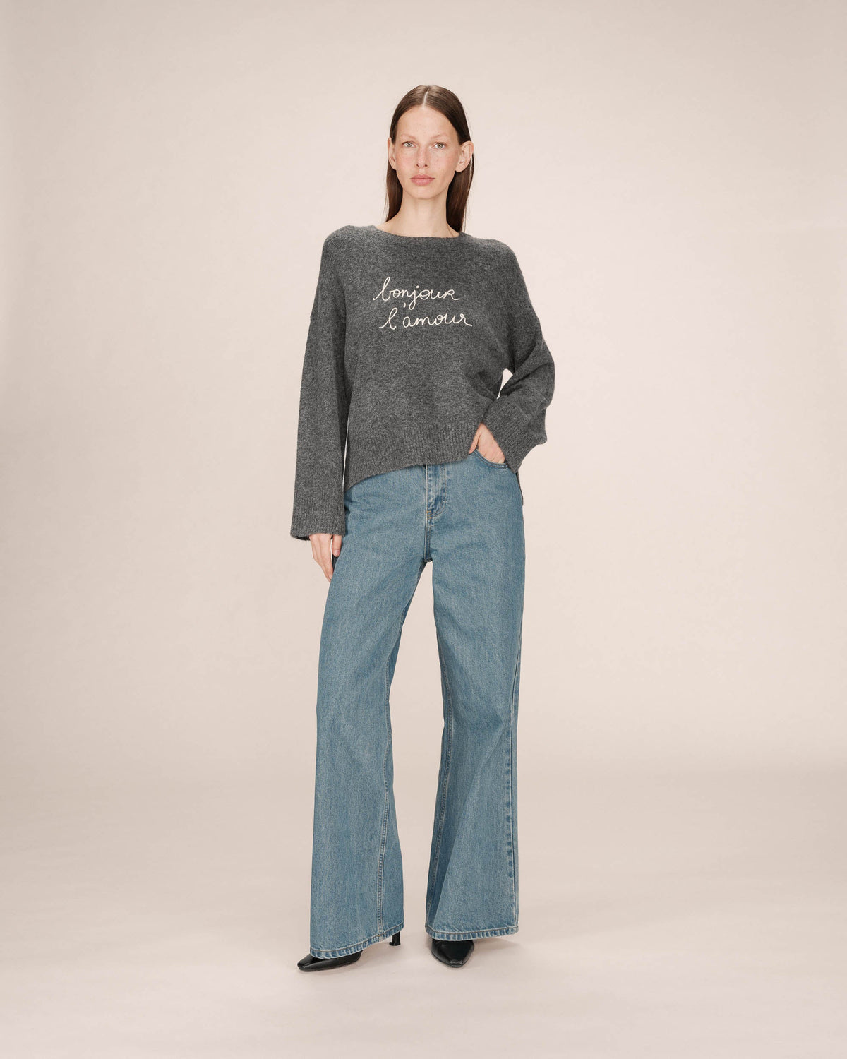 Grace & Mila Saints Anthracite Grey 'BONJOUR L'AMORE' Cream Embroidered Knit